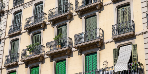 Puertas y Ventanas de Aluminio / PVC a medida en Mataró · Aislamientos Acústicos