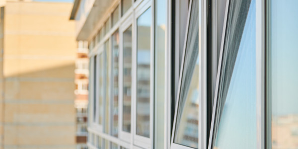 Puertas y Ventanas Seguridad de Aluminio / PVC en Mataró · Oscilobatientes - Abatibles