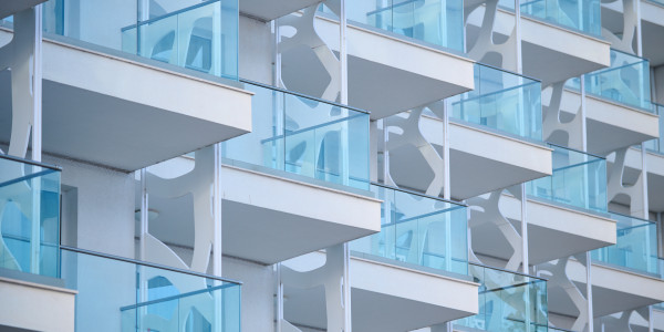 Puertas y Ventanas Aislantes de Aluminio / PVC en Mataró · Balconeras