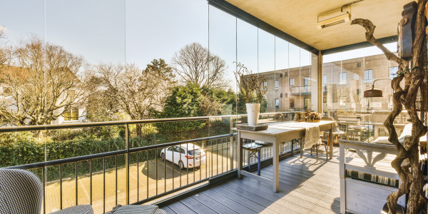 Puertas y Ventanas Aislantes de Aluminio / PVC en Mataró · Cortinas de Cristal