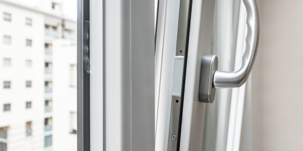 Fabricantes / Instaladores de Puertas y Ventanas de Aluminio / PVC en Mataró · Oscilobatientes - Abatibles