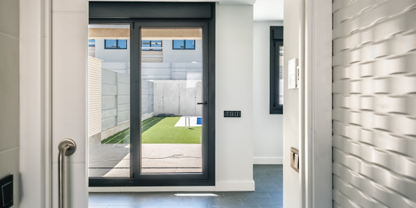 Carpintería Metálica de Aluminio / PVC en Mataró · Puertas Correderas PVC