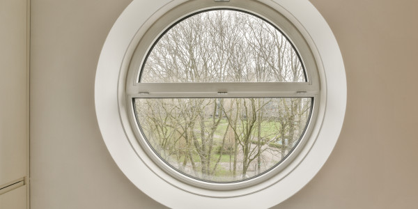 Puertas y Ventanas Aislantes de Aluminio / PVC en Mataró · Ojo de Buey, Curvada y Antiruido