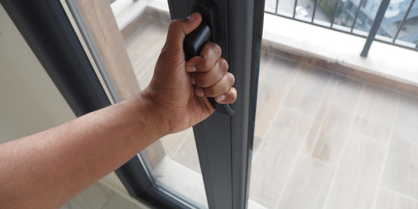 Puertas y Ventanas Insonorizadas de Aluminio / PVC Mataró · Cierre Hermético